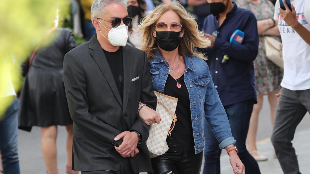 Kiko Hernández y Belén Rodríguez, en el último adiós a Mila Ximénez.