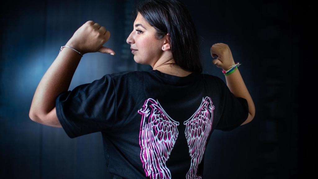 Vicky Santiago tiene un par de alas porque ha conseguido despegar el vuelo desde el suelo.