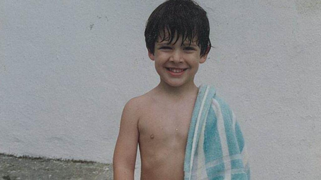 El escritor David Leo García, de niño, en Alhaurín el Grande un verano.