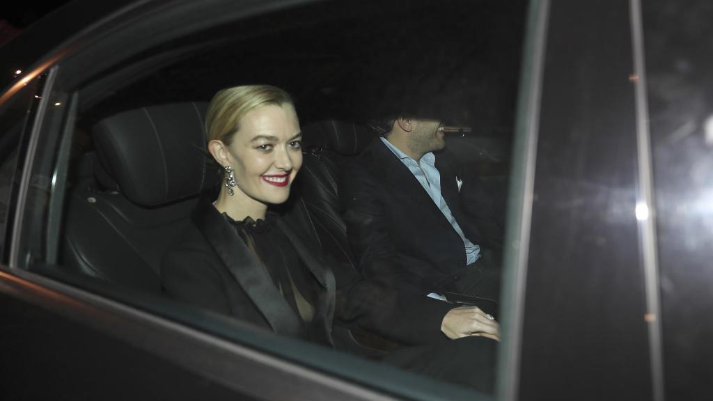 Marta, con esmoquin negro, durante su boda.