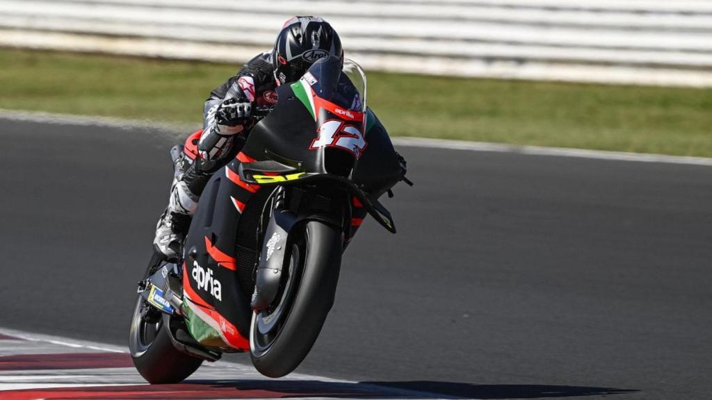 Maverick Viñales, con la aprilia durante el test de Misano