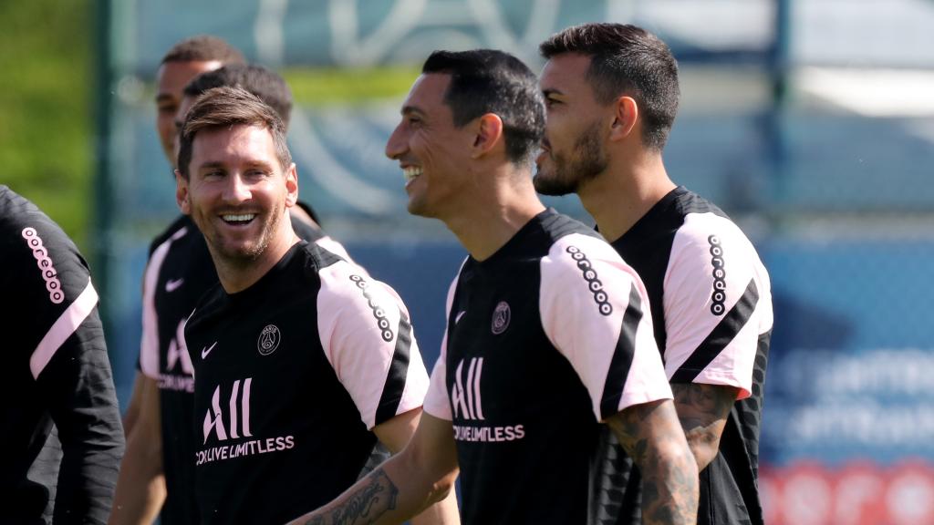 Ángel Di María y Leo Messi riendo durante un entrenamiento