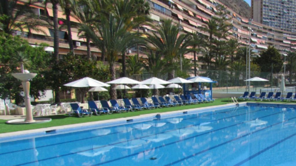 Piscina Hotel Albahía.
