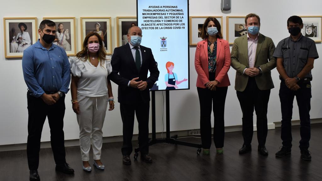 Emilio Sáez, alcalde de Albacete, en el acto donde ha anunciado las ayudas