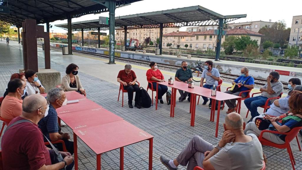 Reunión con miembros de la plataforma.