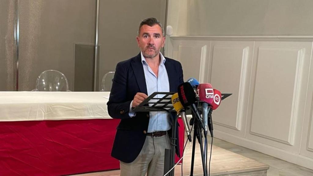 El director de la Delegación de Aqualia en Castilla-La Mancha, Matías Loarces, en un momento de la rueda de prensa.