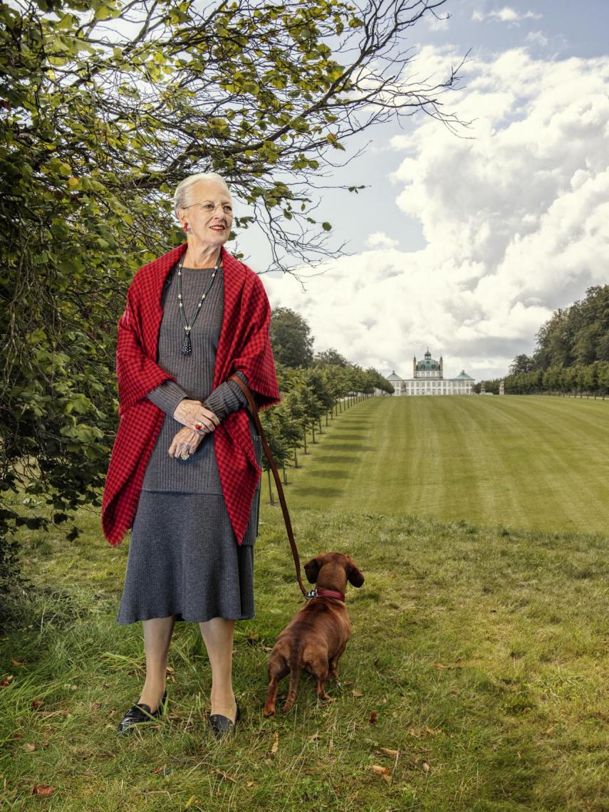 La reina Margarita en un posado oficial.