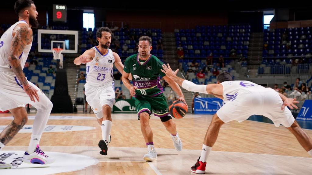 Carlos Cabezas en un lance del encuentro.