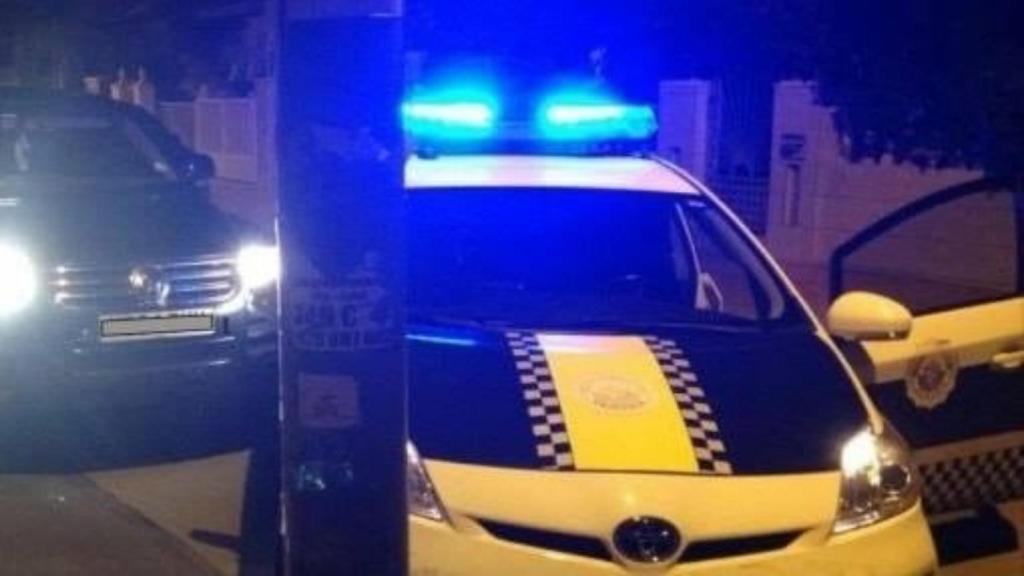 Cierran un local en Orihuela donde había más de un centenar de personas sin mascarilla.