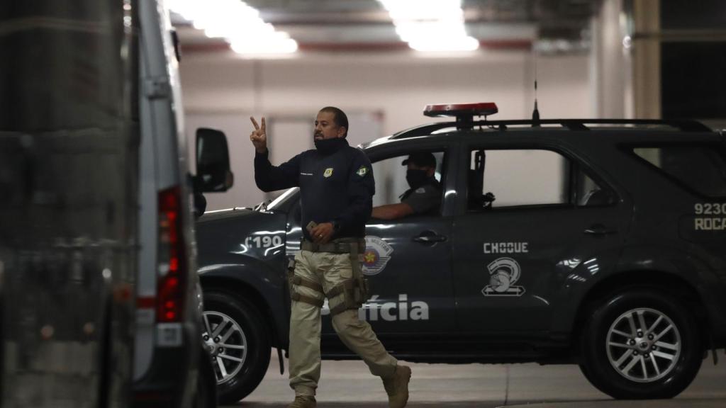 La policía entrando en el estadio durante el Brasil - Argenina