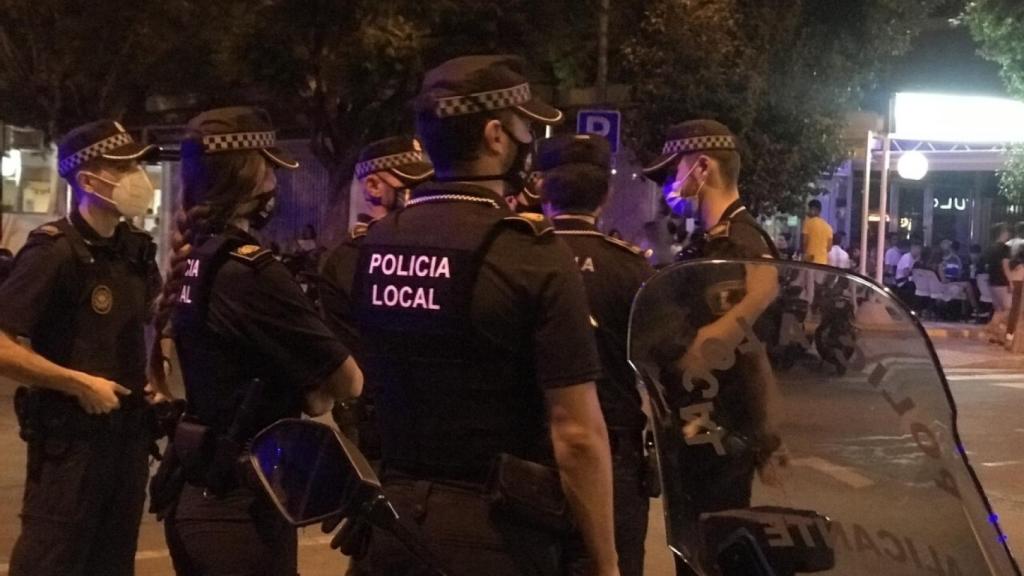 Control antibotellón en Alicante ciudad el pasado fin de semana.