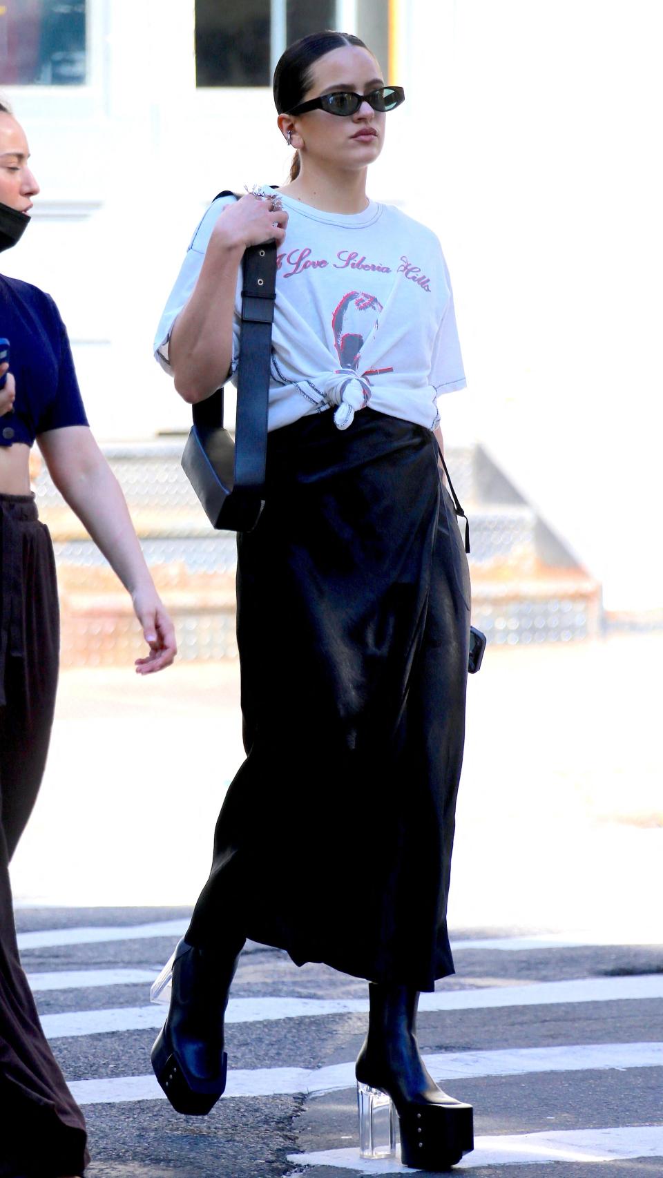 Rosalía con botas de 1.500 euros.