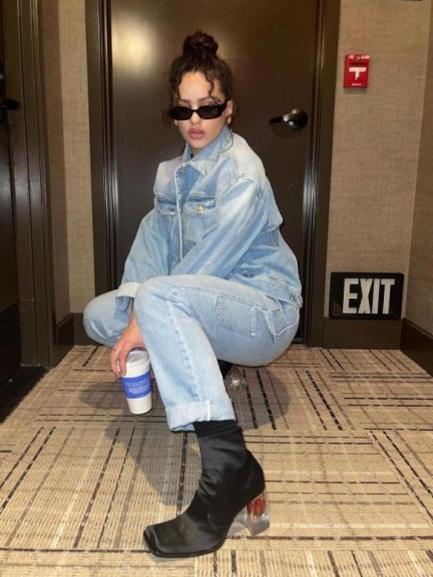 Rosalía con botines de Maison Margiela.