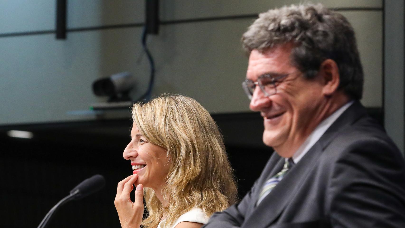 José Luis Escrivá, ministro de Inclusión, Seguridad Social y Migraciones, y Yolanda Díaz, vicepresidenta segunda de Trabajo y Economía Social.
