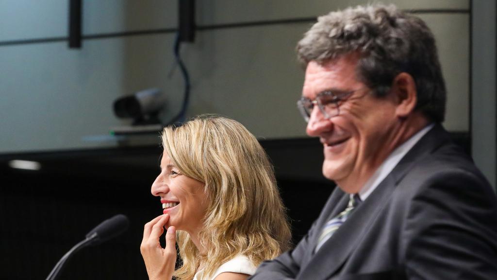 José Luis Escrivá, ministro de Inclusión, Seguridad Social y Migraciones, y Yolanda Díaz, vicepresidenta segunda de  Trabajo y Economía Social.