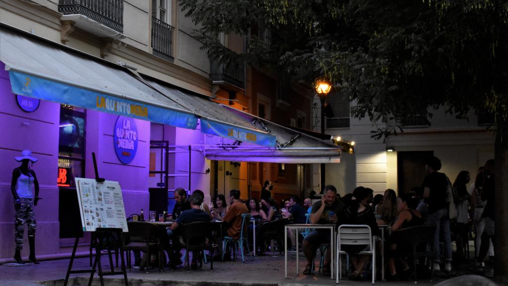 Otra imagen de bares en el centro histórico.