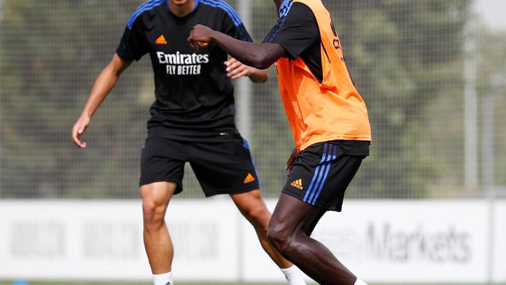 Mendy en un entrenamiento junto a Jesús Vallejo