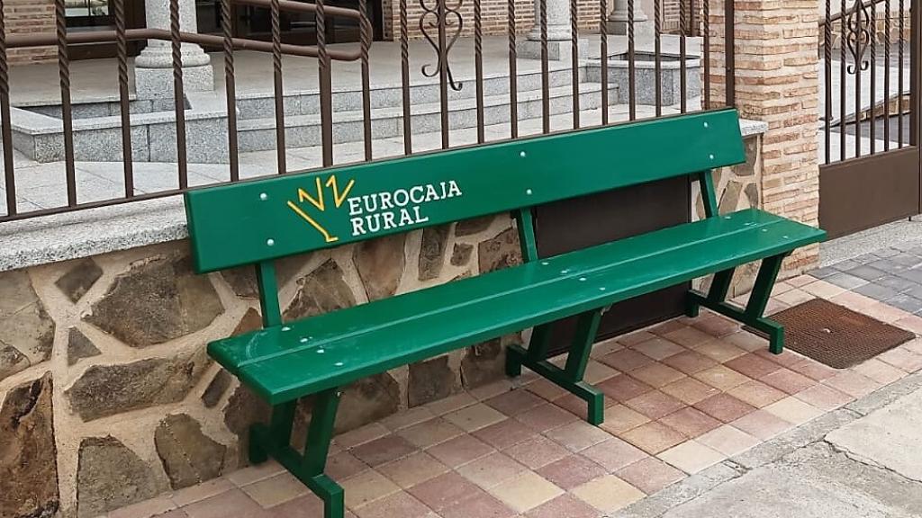 Mobiliario urbano de Eurocaja Rural