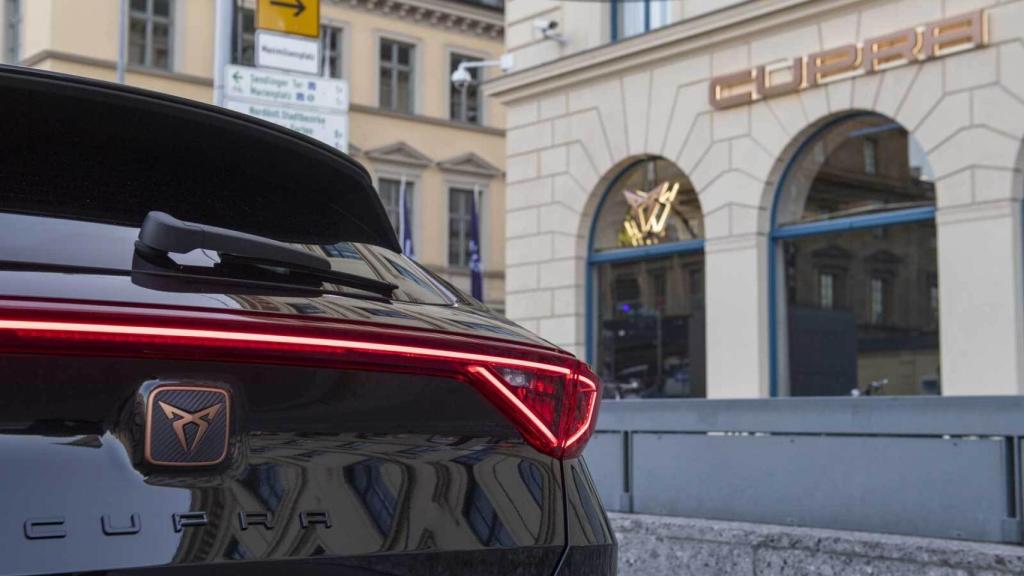 'Tienda' Cupra en el centro de Berlín, en Alemania.