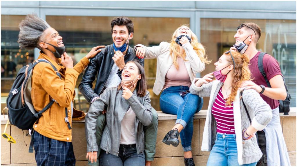 Jóvenes, estudiantes.