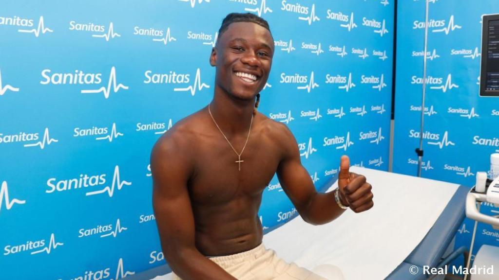 Eduardo Camavinga pasa reconocimiento médico con el Real Madrid