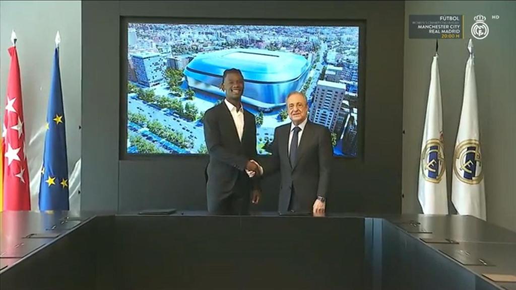 Camavinga firma su contrato con el Real Madrid