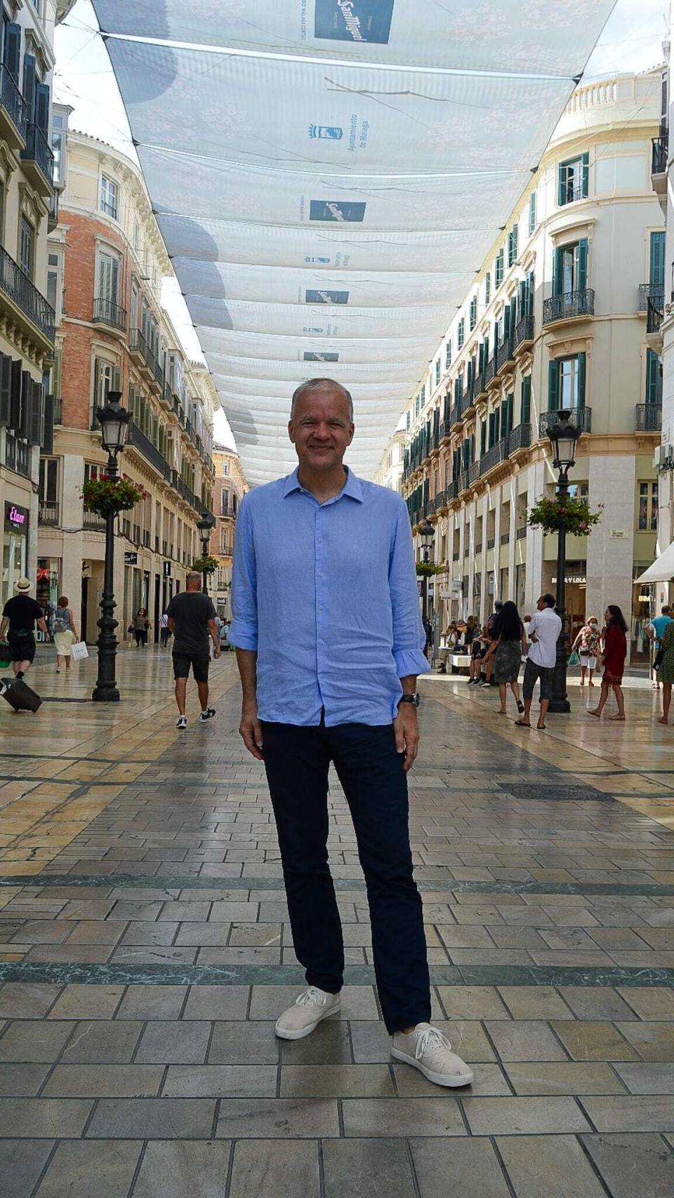 Machowski posando a este periódico en Larios.