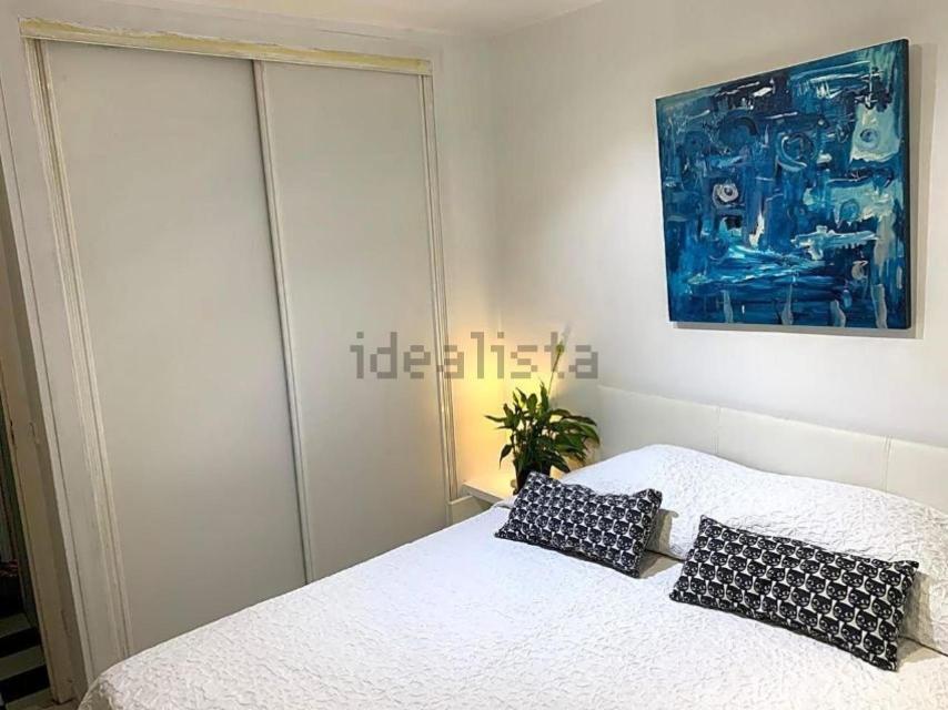 El dormitorio del piso, a la venta por 140.000 euros.