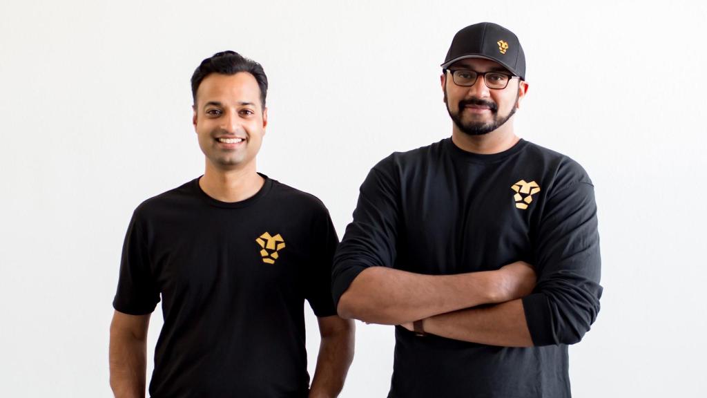 Dileep Thazhmon y Sherwin Ghandi, fundadores de Jeeves.
