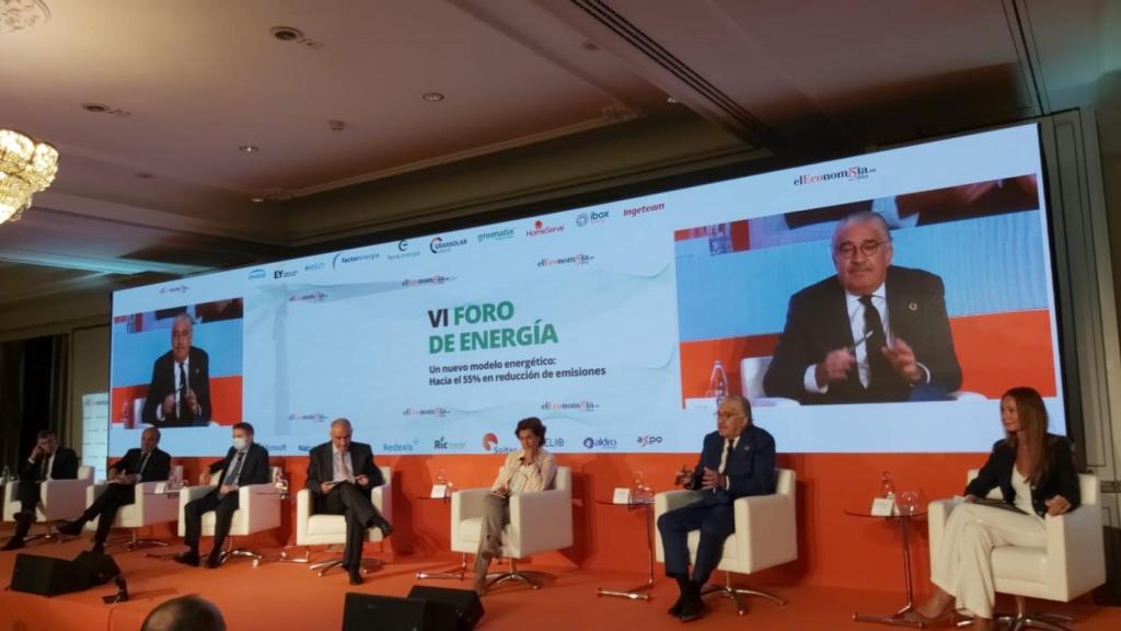 Las eléctricas apoyan alejar la tarifa de la luz doméstica de la volatilidad diaria del mercado