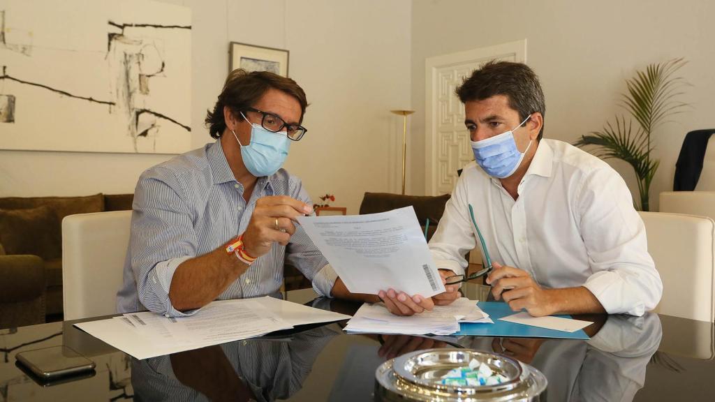 Mazón con el diputado provincial Navarro.