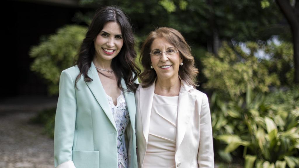 Leticia y Felicidad Carrera.