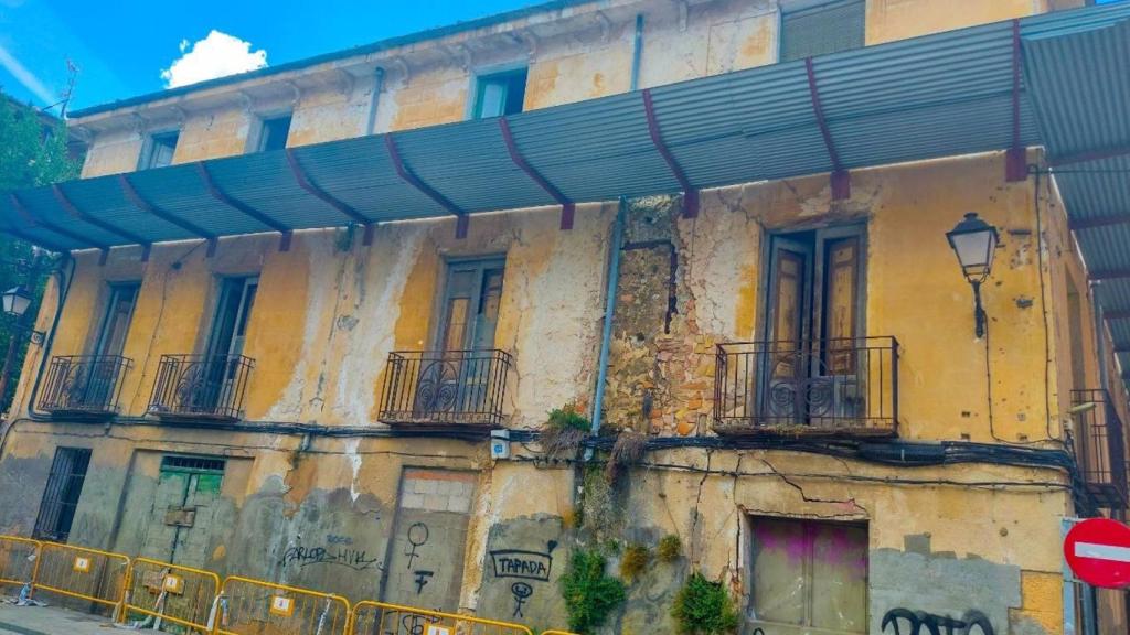 Edificio situado en la esquina de las calles Tintas y Fray Luis de León de Cuenca