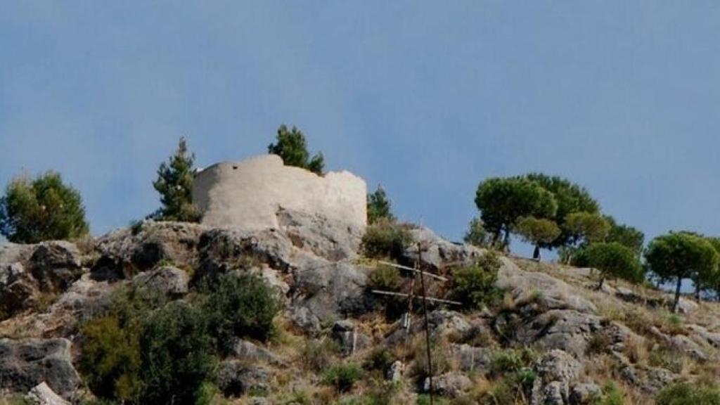 El castillo de Lízar guarda todavía muchos de sus secretos.