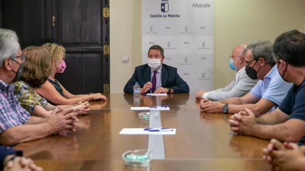 Emiliano García-Page, presidente de Castilla-La Mancha, se reúne con Asprona
