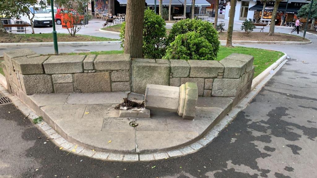 Fuente destrozada en la plaza de San Pablo