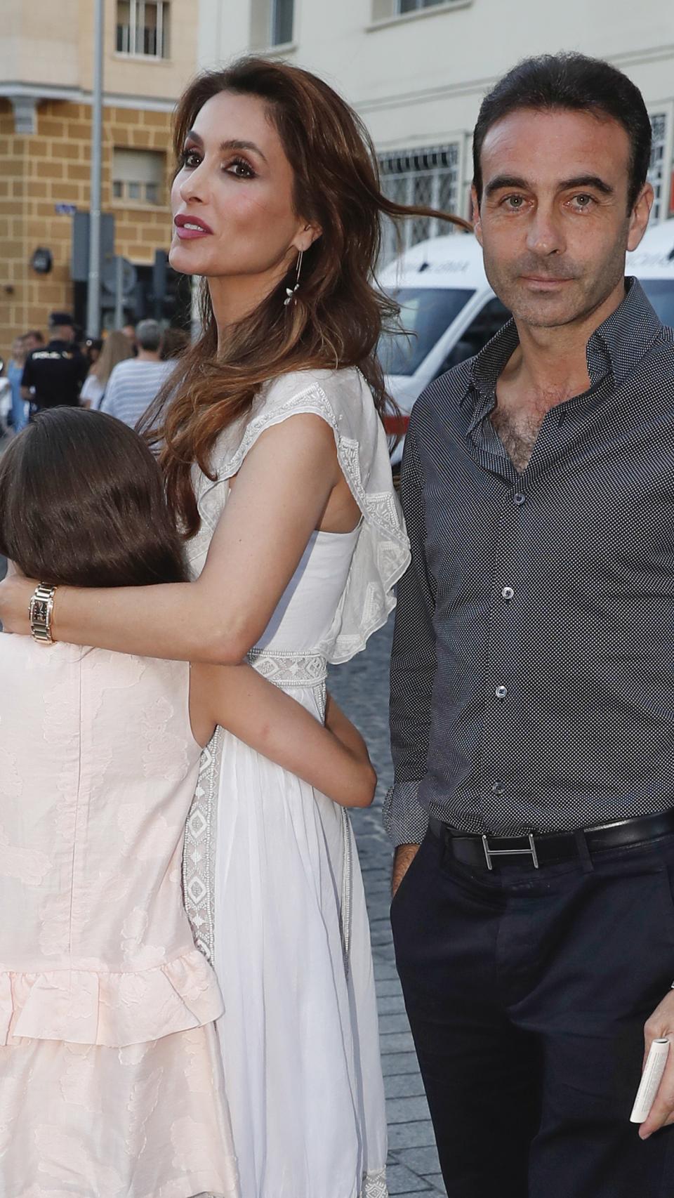 Paloma y Enrique en compañía de una de sus hijas en imagen de archivo.