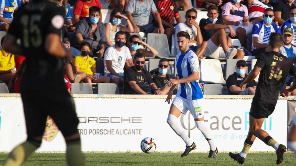 Inicio de la segunda parte en el partido en el Antonio Solana.