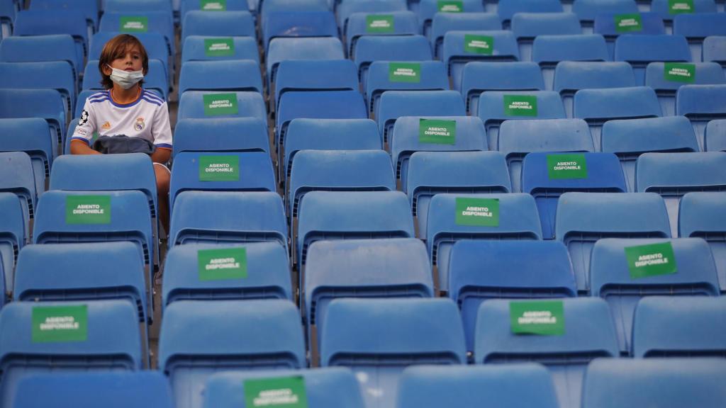Distancia de seguridad entre los asistentes al Estadio Santiago Bernabéu