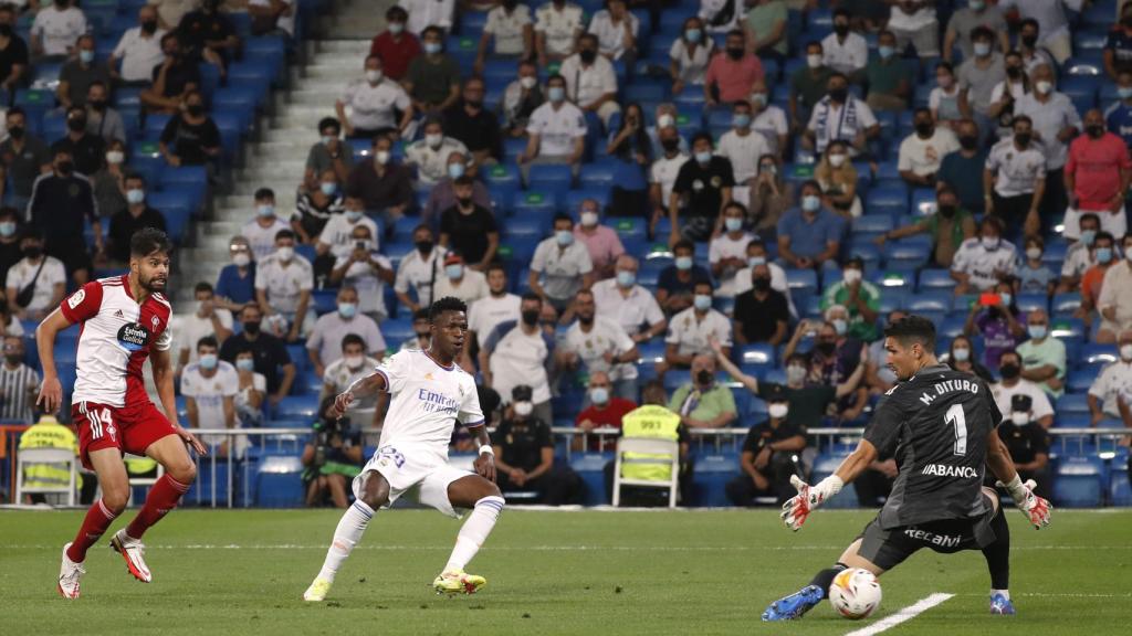 Vinicius marca ante Dituro