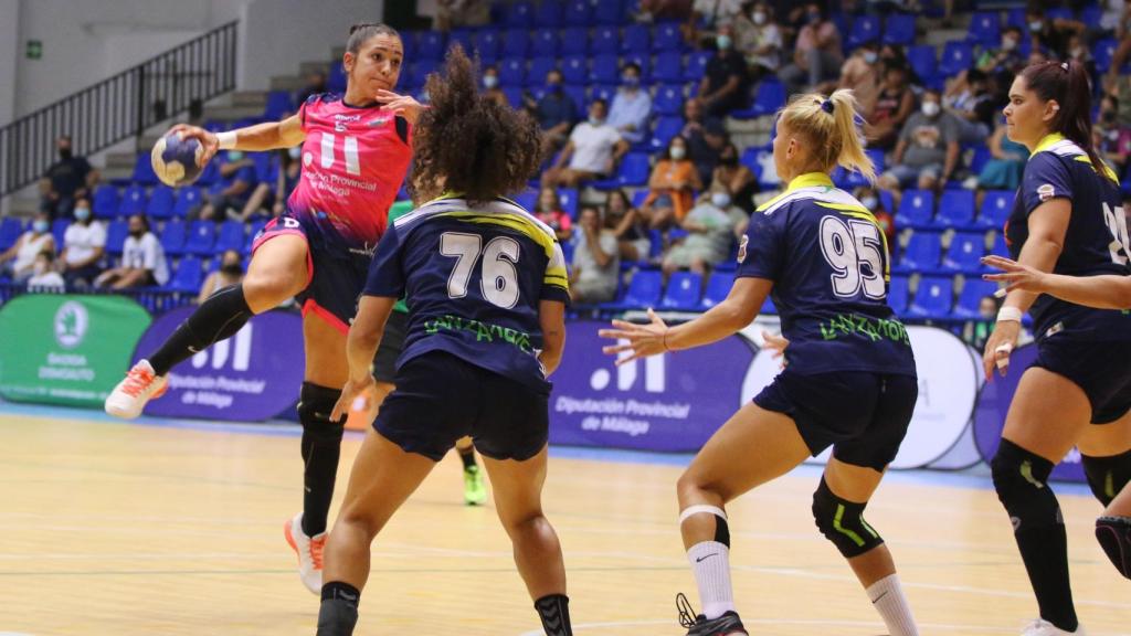 Uno de los lances del partido.