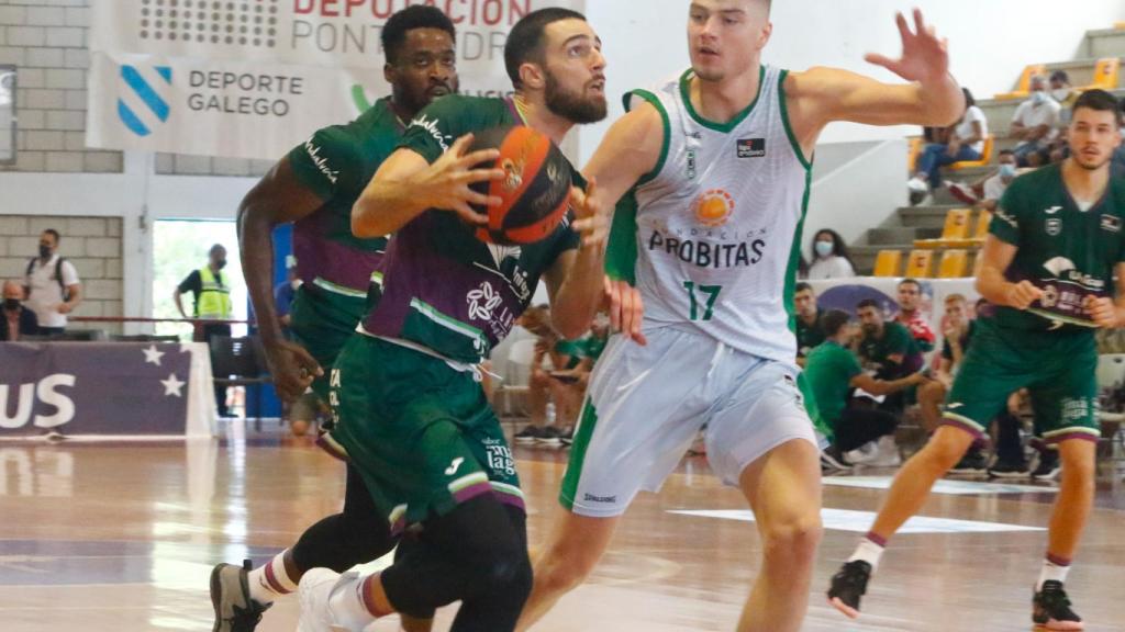 Un momento del partido del Unicaja Málaga contra el Joventut.