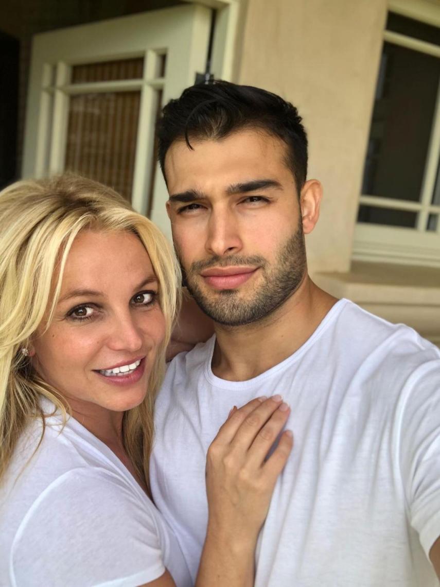 La cantante Britney Spears junto a Sam Asghari, su pareja desde 2016.