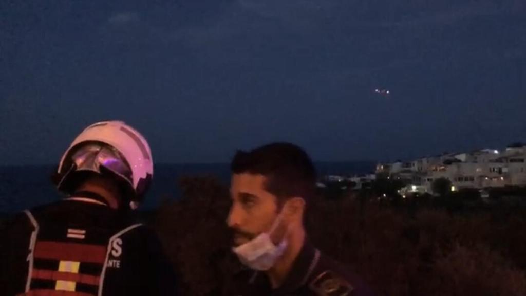 Dispositivo de rescate de la mujer que cayó al mar desde un velero en Alicante.