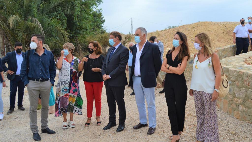 Visita de Ximo Puig a Almoradí, donde se rompió la mota del río segura en 2019.