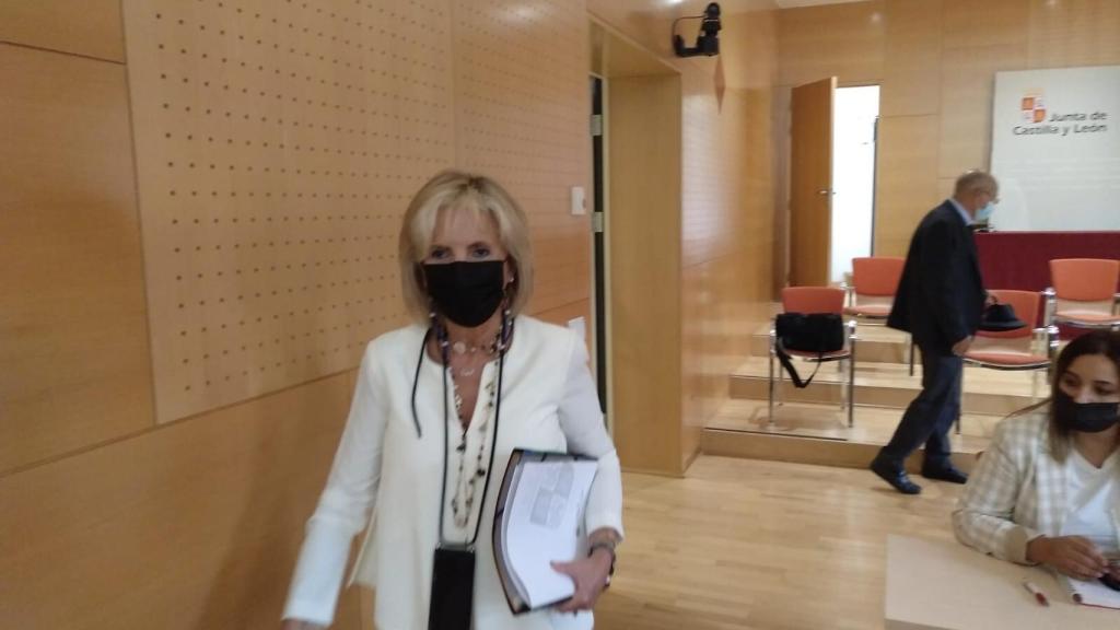 Casado con igea al fondo