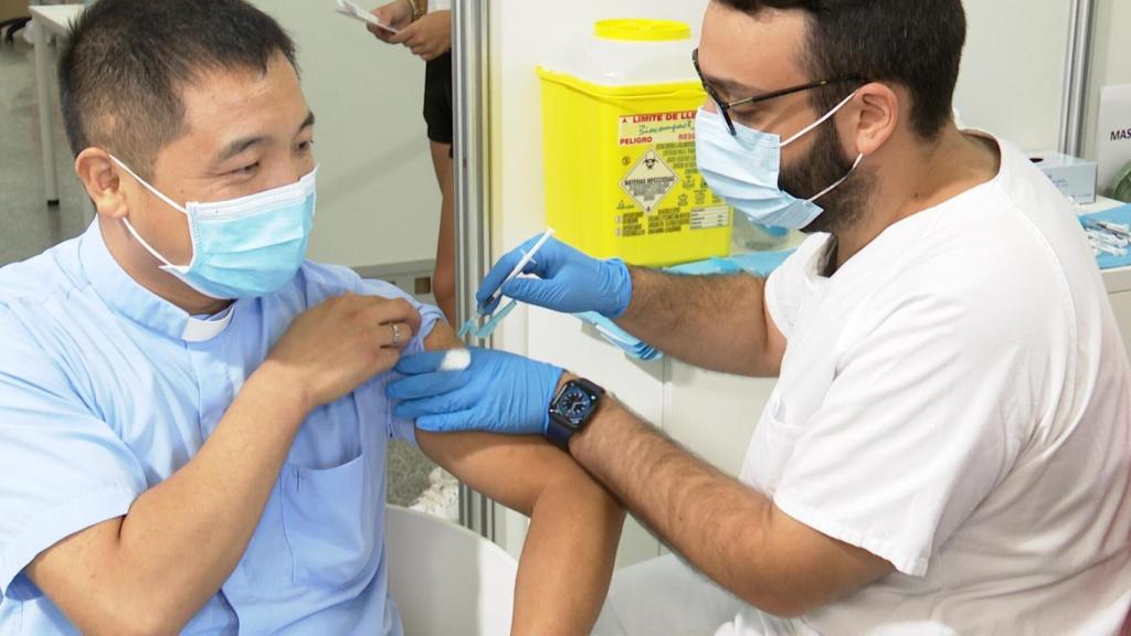 Primera jornada de vacuna sin cita previa en Les Arts