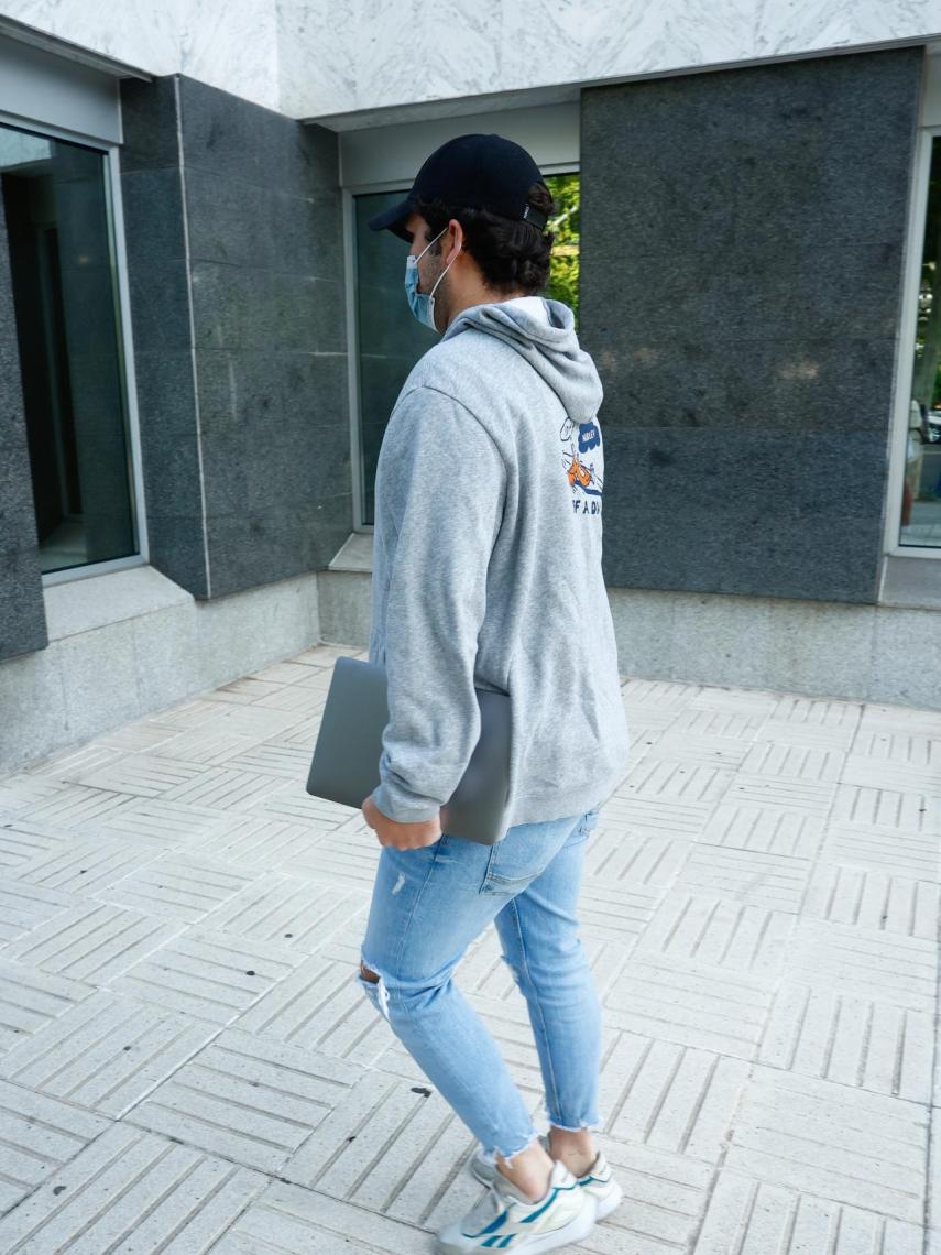 Froilán ha sido fiel a su estilo deportivo y ha apostado por un 'look' de vaqueros y sudadera.