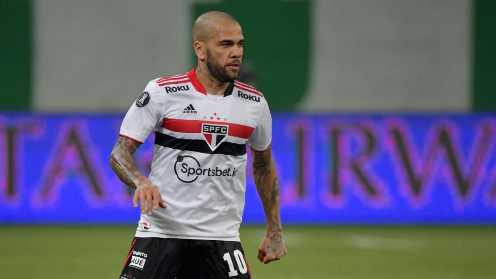 Dani Alves durante un partido con el Sao Paulo