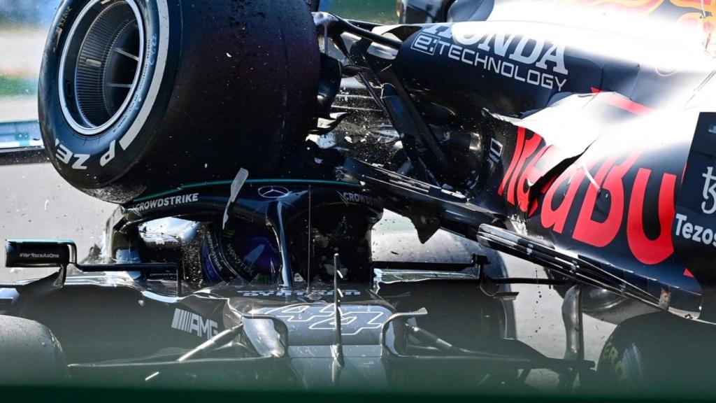 Hamilton salva la vida de milagro en su accidente con Verstappen